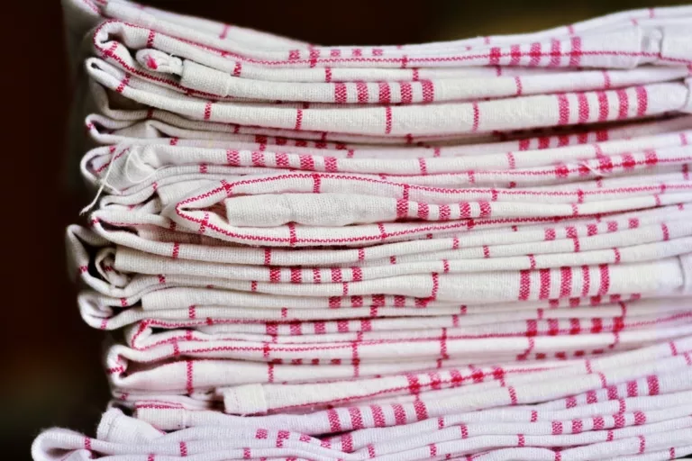 Comment-reutiliser-le-linge-de-maison-Decouvrez-nos-astuces-768x512