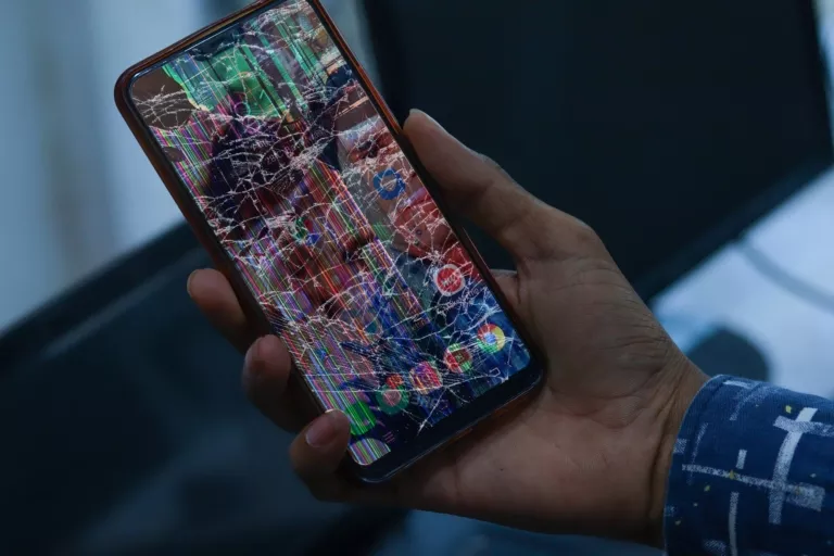 Que-deviennent-vos-smartphones-une-fois-recycles-768x512